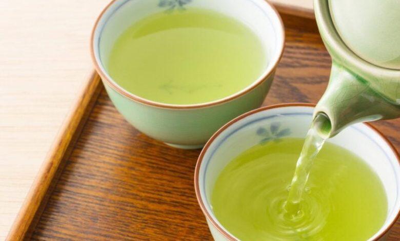 Boire du thé vert à jeun .. 4 avantages incomparables.