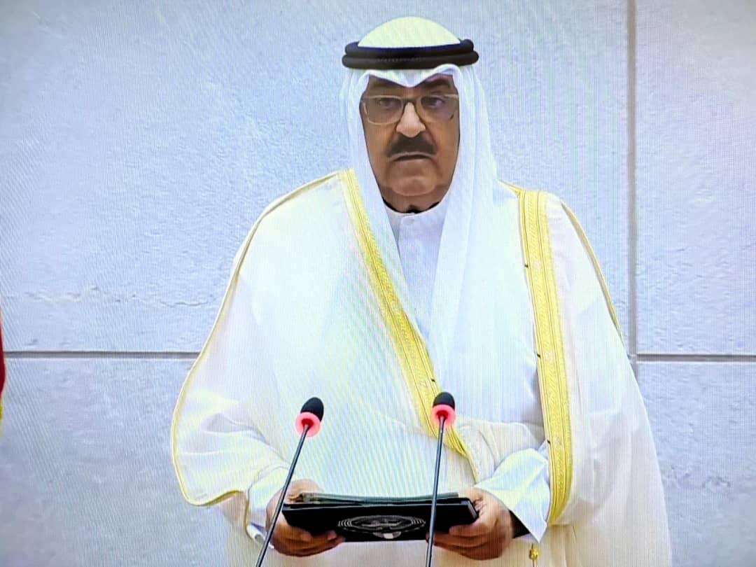L’arrivée de Son Altesse l’émir adjoint, Cheikh Mishaal Al-Ahmad, à l’Assemblée nationale.