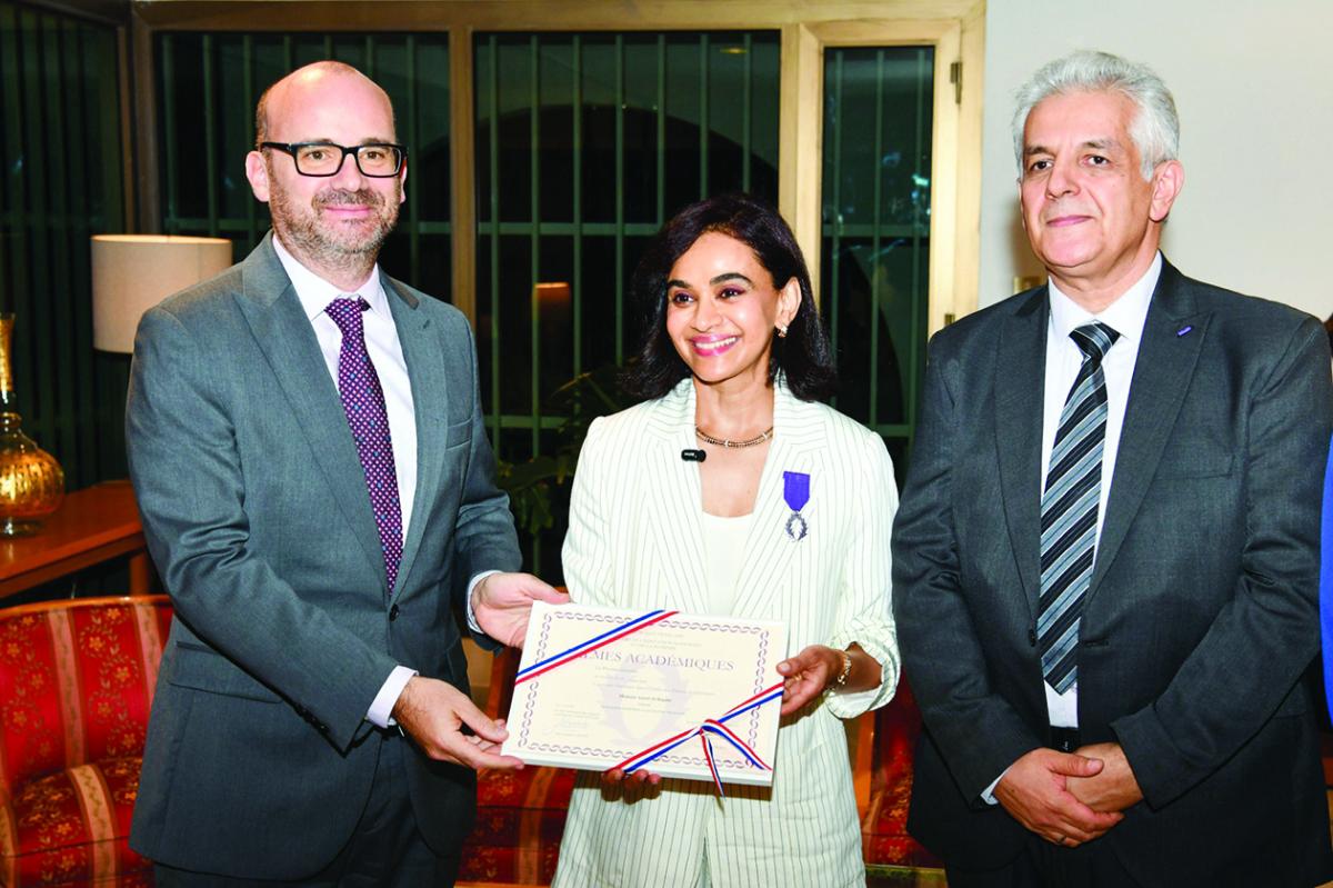 Aseel Al-Raqam reçoit l’Ordre des Palmes Académiques…